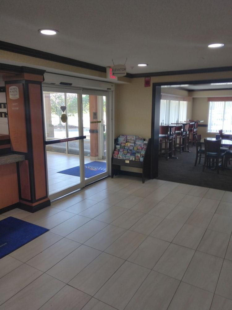 Baymont By Wyndham Madison Heights Detroit Area Exterior foto