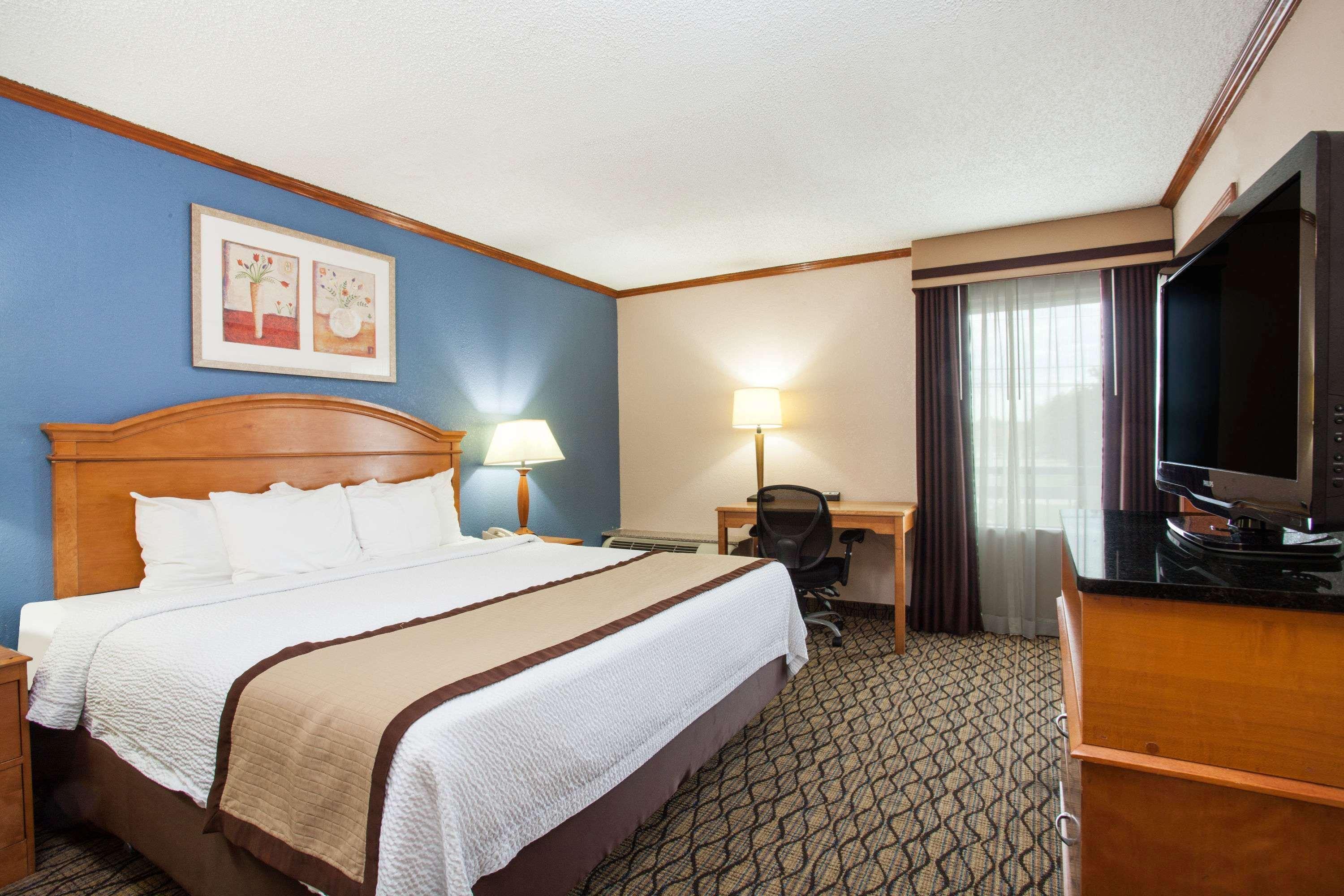 Baymont By Wyndham Madison Heights Detroit Area Exterior foto