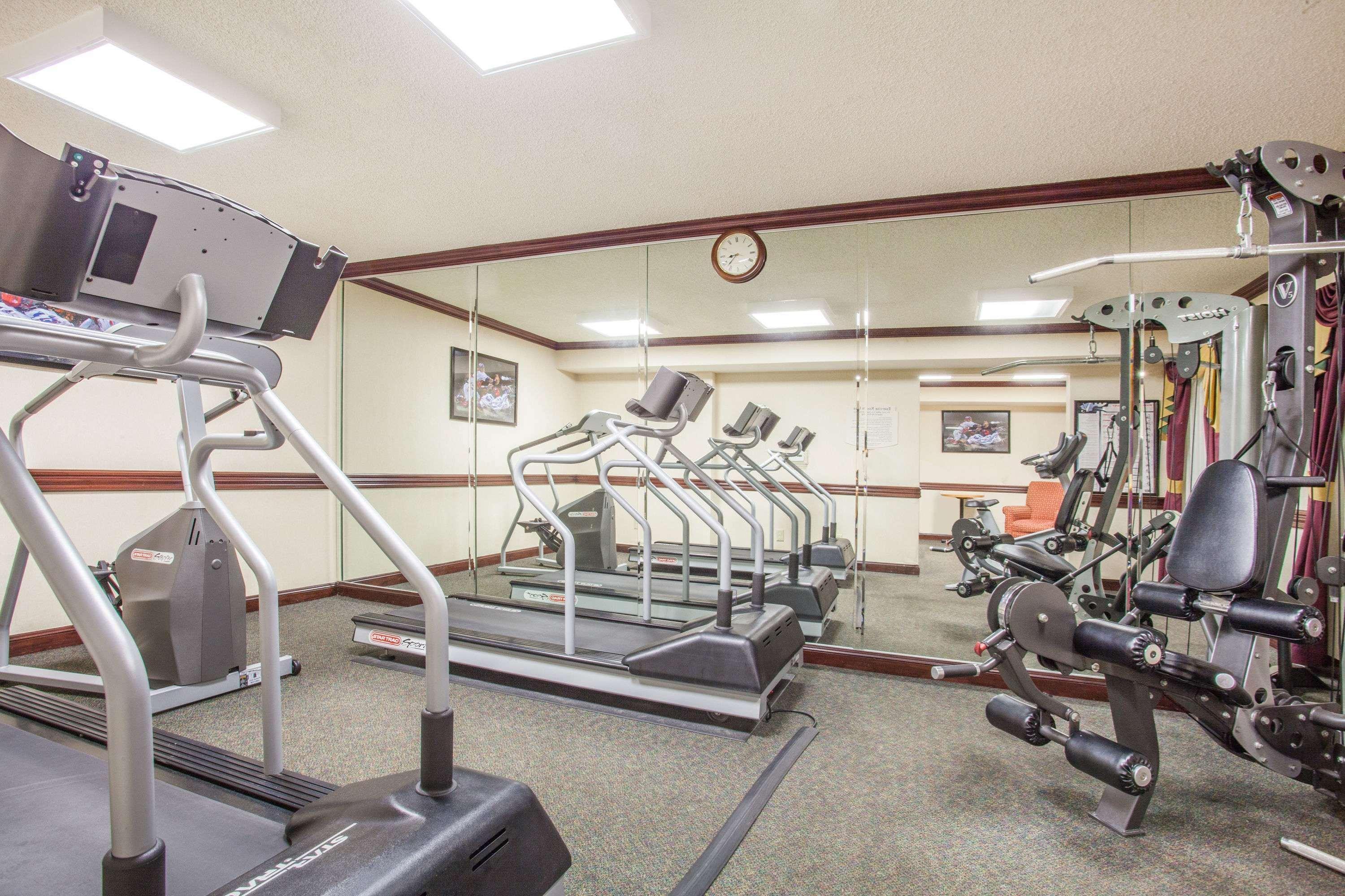 Baymont By Wyndham Madison Heights Detroit Area Exterior foto