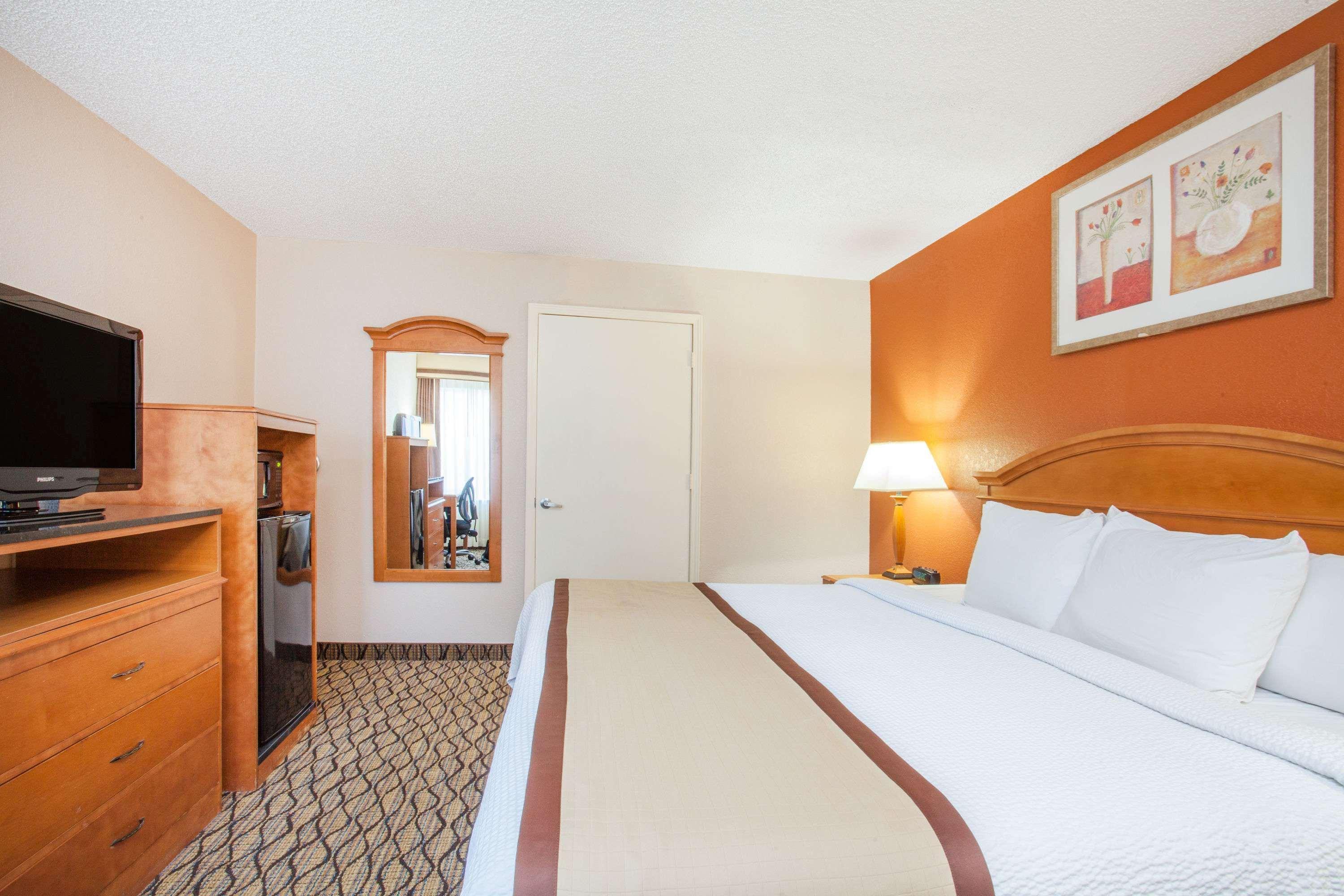 Baymont By Wyndham Madison Heights Detroit Area Exterior foto