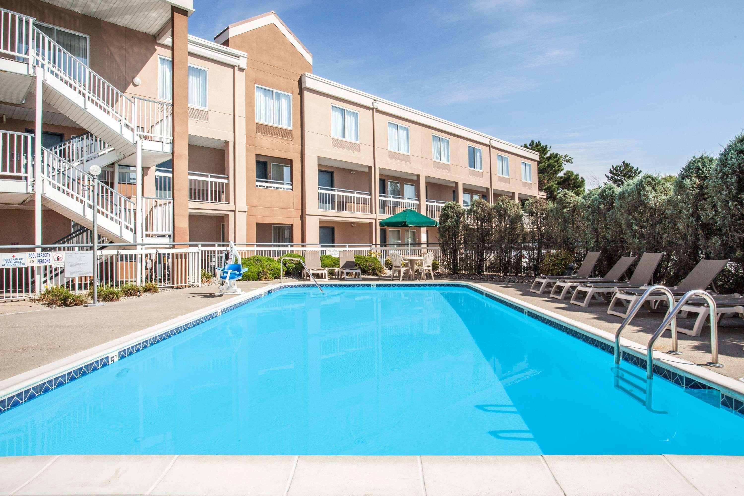 Baymont By Wyndham Madison Heights Detroit Area Exterior foto