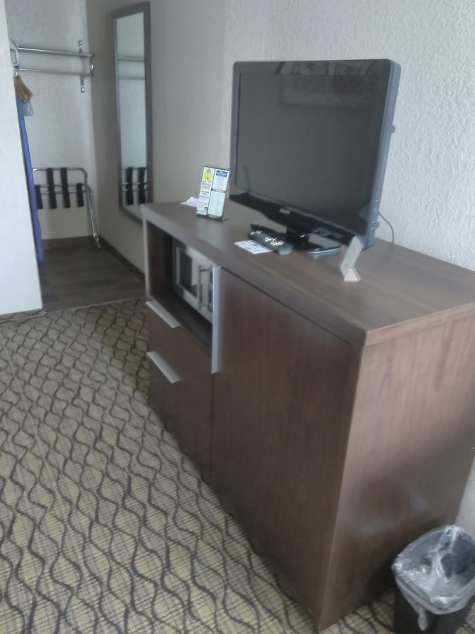 Baymont By Wyndham Madison Heights Detroit Area Exterior foto
